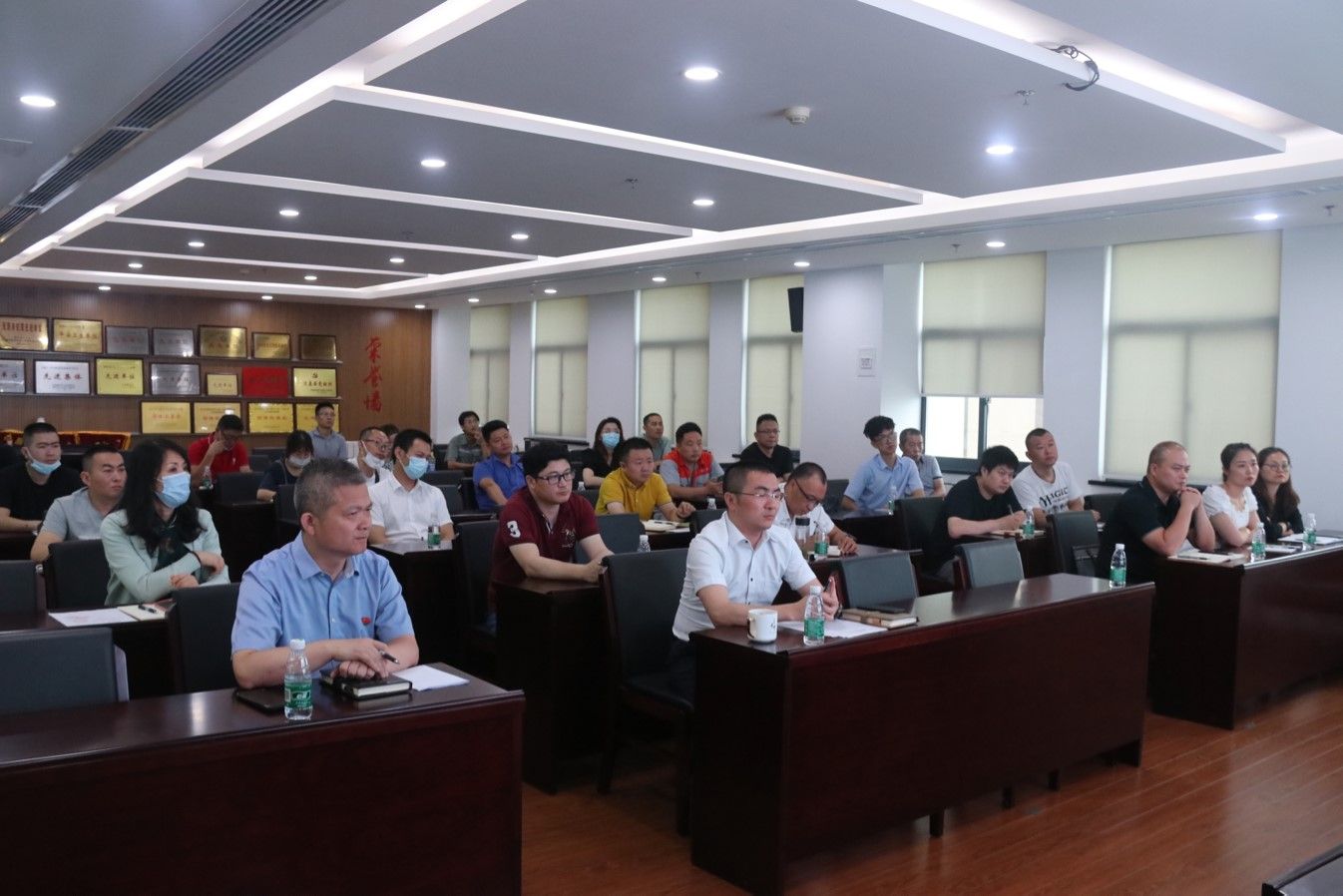 筑牢防线  守牢底线 新居集团召开经营性资产专题安全生产工作会