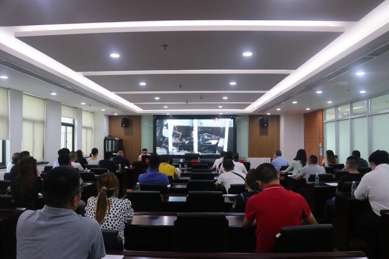 筑牢防线  守牢底线 新居集团召开经营性资产专题安全生产工作会